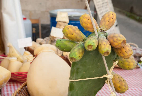 Peras espinosas en venta — Foto de Stock