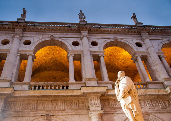 Памятники Виченцы
