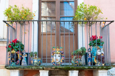 Taormina karakteristik köşeleri