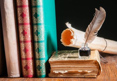 Quill'in kalem ve eski kitaplar