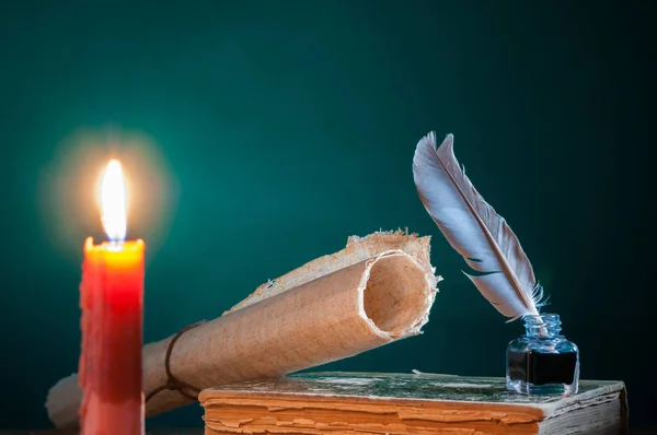Penna penna d'oca a lume di candela — Foto Stock