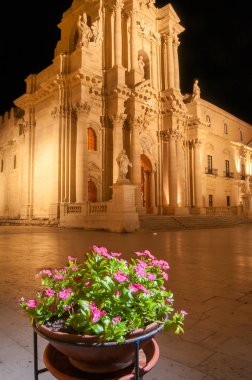 Ortigia alacakaranlıkta