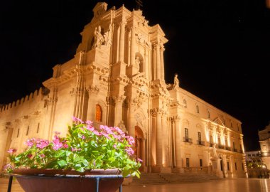 Ortigia alacakaranlıkta