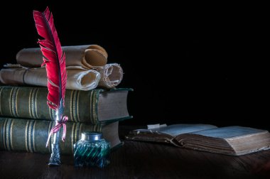 Quill'in kalem ve eski kitaplar