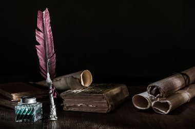 Quill'in kalem ve eski kitaplar