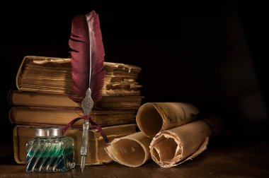 Quill'in kalem ve eski kitaplar