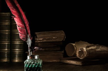 Quill'in kalem ve eski kitaplar