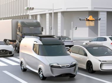 Trafik sıkışıklığı içinde sıkışmış teslim van