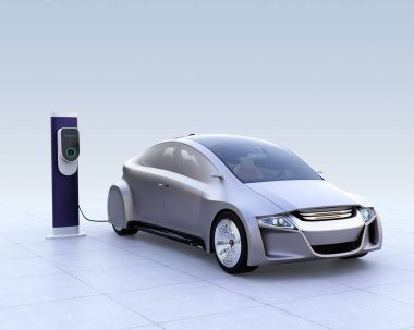 Gümüş elektrikli otomobil ve şarj istasyonu degrade arka plan üzerinde Ev
