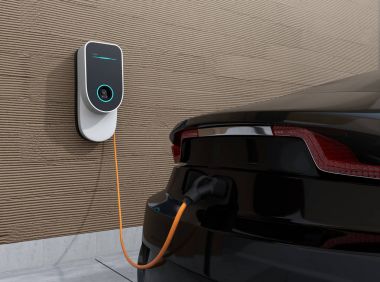 Evde siyah elektrikli araç şarj