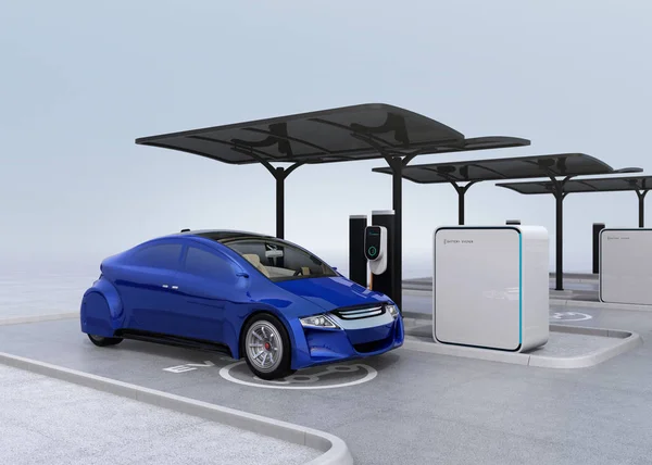 Синій електромобіль на зарядній станції EV — стокове фото