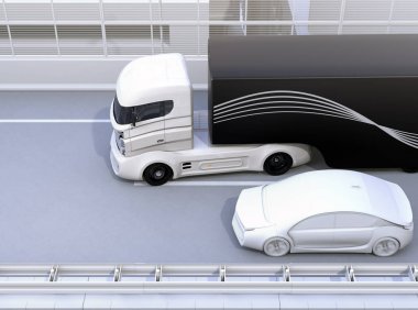 Ticari kamyon değişiklik lane ve kamyon kör nokta konum bir sedan araba çalışıyor