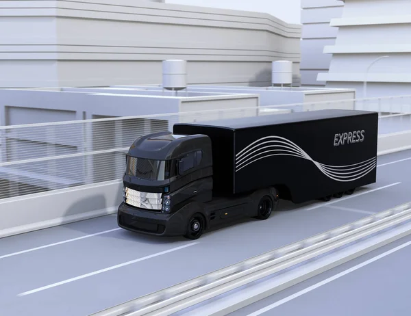 Schwarzer autonomer LKW fährt auf Autobahn — Stockfoto