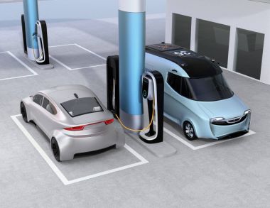 Şarj istasyonu şarj elektrik teslim minivan ve gümüş sedan. 3D render resim.