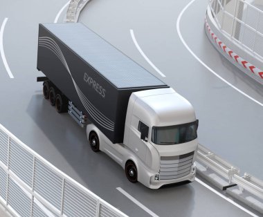 Genel tasarım Ağır Elektrikli Kamyon otoyol kavşağından geçiyor. Güneş panelleriyle donatılmış kargo konteynırı. 3B görüntüleme.