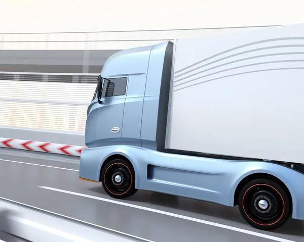 Widok Tyłu Ogólny Projekt Niebieski Heavy Electric Truck Jazdy Autostradzie — Zdjęcie stockowe