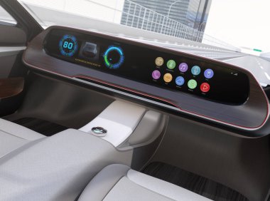 Direksiyonsuz otonom elektrikli araba ve otoyolda pedallar. Geniş dijital multimedya ekran ve genel tasarım simgeleri. 3B görüntüleme.