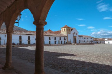 Plaza Müdürü de Villa de Leyva desde los arcos