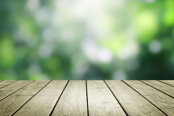 Sfondo vuoto in legno e verde sfocatura . — Foto Stock