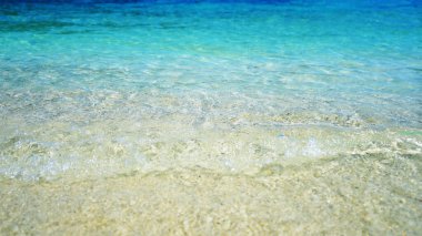 Denizin güzel mavi suyu. Yaz sahili geçmişi.