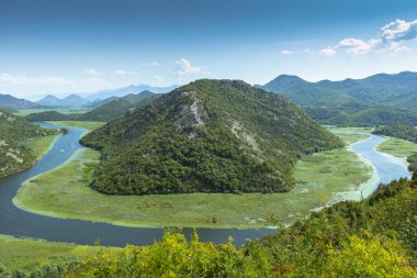Yeşil vadi ve Skadar Gölü 'nün bir kısmı, Güney Avrupa' nın en büyük gölü..