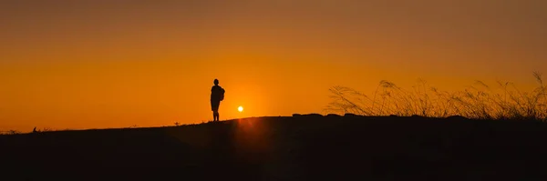 Banner Web Viandante Avventura Viaggia Dalla Silhouette Uomo Escursionismo Stare — Foto Stock