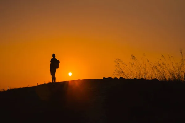 Banner Web Viandante Avventura Viaggia Dalla Silhouette Uomo Escursionismo Stare — Foto Stock