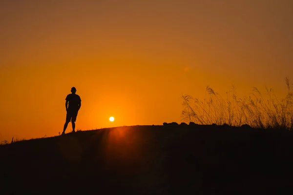 Banner Web Viandante Avventura Viaggia Dalla Silhouette Uomo Escursionismo Stare — Foto Stock