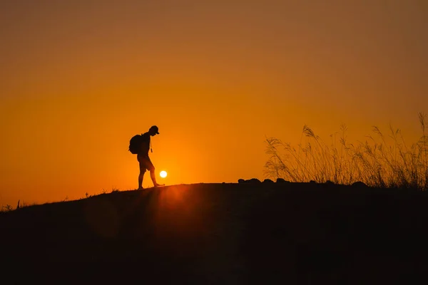 Banner Web Viandante Avventura Viaggia Dalla Silhouette Uomo Escursionismo Stare — Foto Stock