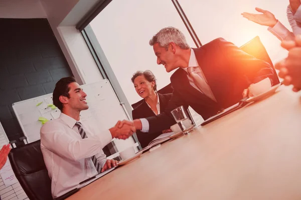 Zakelijke team met een bijeenkomst — Stockfoto