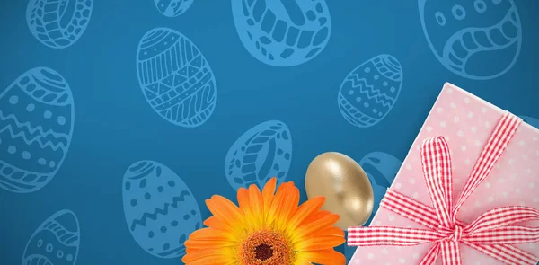 Flower, easter egg and gift — Stock Photo, Image