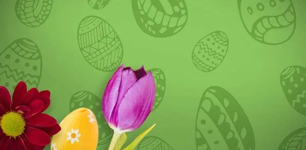 Flowers and easter egg — Stock Photo, Image