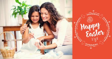 Mutlu anne ve kızı Paskalya yumurta boyama bileşik görüntü 