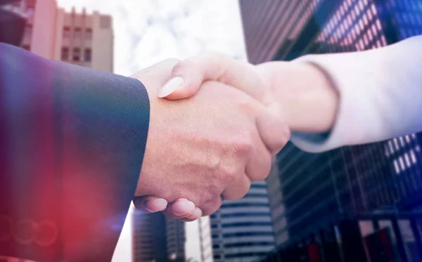 Mensen uit het bedrijfsleven doen Handshake — Stockfoto