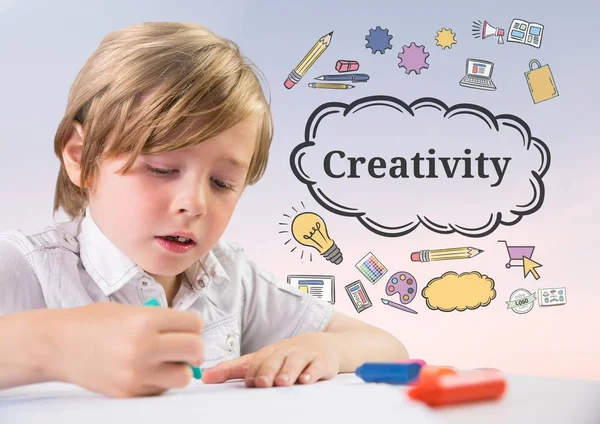 Fiatal fiú színezés a kreativitás — Stock Fotó