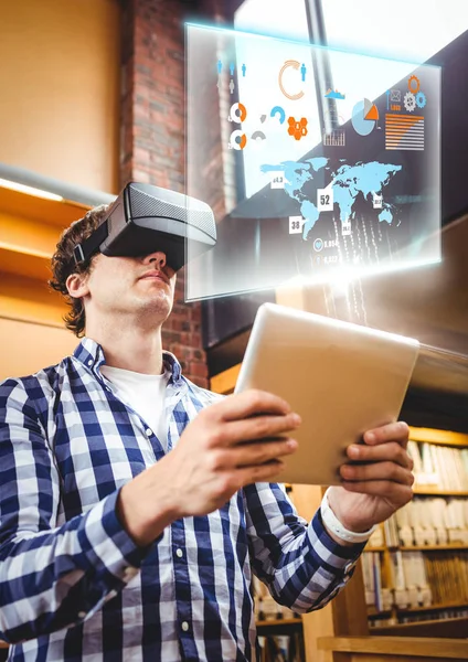 Mann trägt Virtual-Reality-Headset — Stockfoto