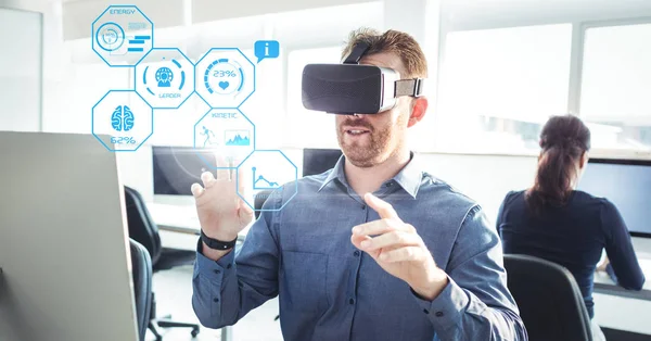 Muž na sobě Vr Fitness zdraví virtuální realita Headset s rozhraním — Stock fotografie