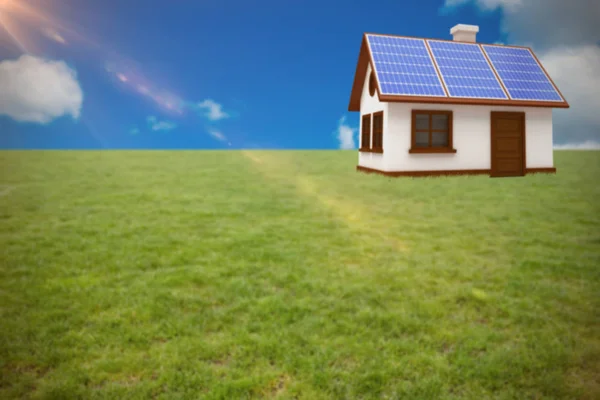 Casa con paneles solares — Foto de Stock