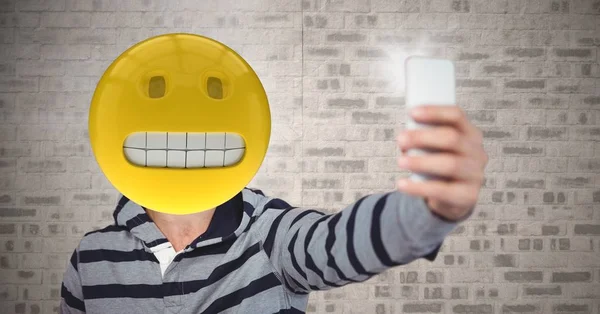 Kínos emoji arc Selfie — Stock Fotó