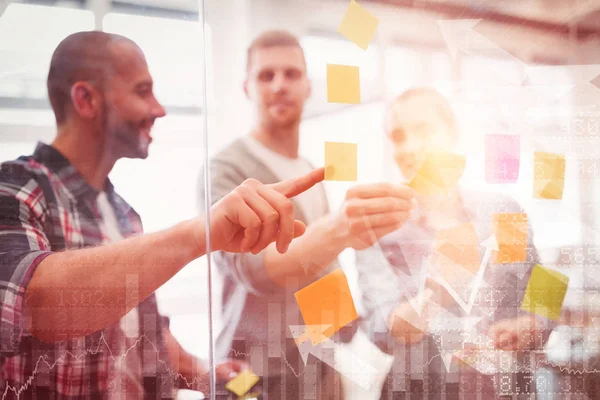 Business people sticking adhesive notes in office — Stock Photo, Image