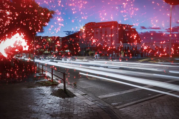 Fuegos artificiales blancos explotando — Foto de Stock