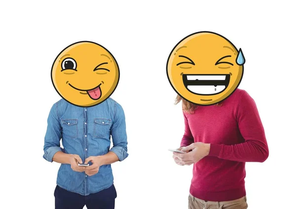 Pessoas com rostos de emoji gigante — Fotografia de Stock