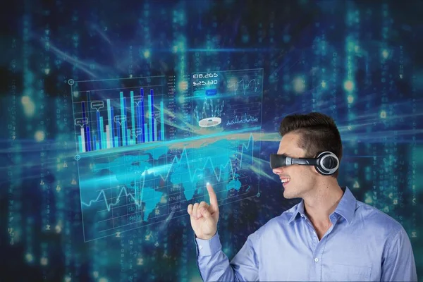 Geschäftsmann mit Vr-Brille und Touch Virtual Screen — Stockfoto