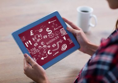 Kadın mavi tablet ile 