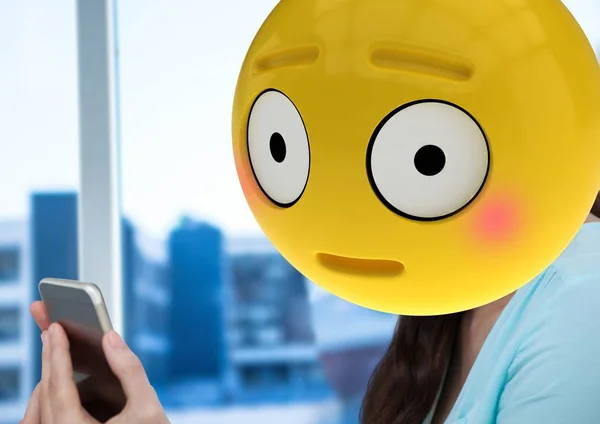 Qualcosa va storto faccia emoji — Foto Stock