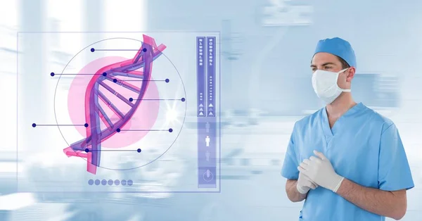 Доктор носит маску при анализе структуры ДНК — стоковое фото