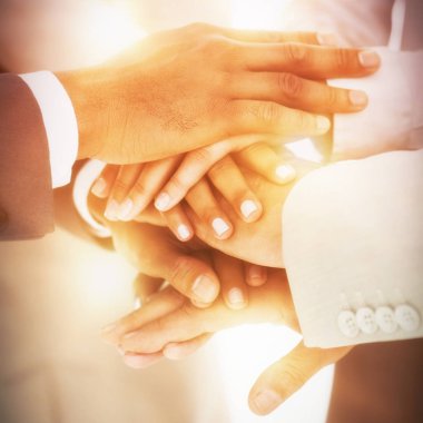 İş arkadaşları eller istifleme