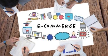 E-ticaret metin grafik ve iş insanların ellerini çevrili