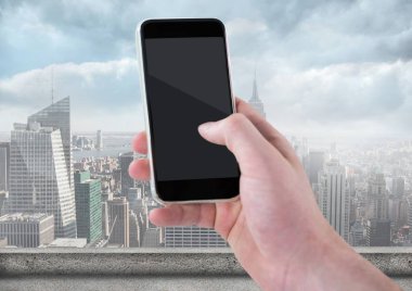 El ile telefon bulanık skyline karşı