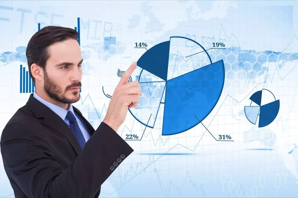 Hombre de negocios tocando gráfico circular contra gráficos tecnológicos —  Fotos de Stock